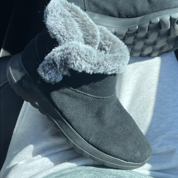 Skechers Black Ankle Boots with Gray Fur Air cooled Goga mat - Picture 2 of 11